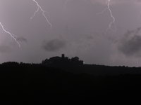 Blitze ber der Burg Steinsberg
